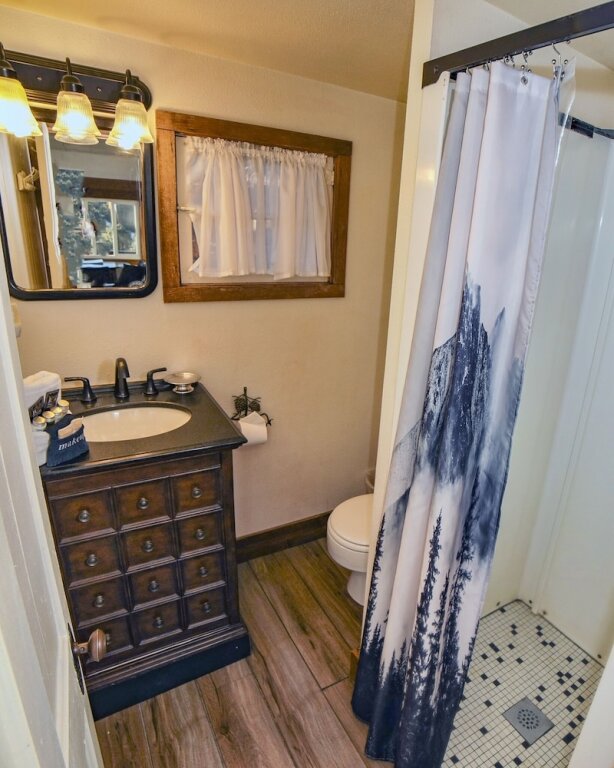 Standard Zimmer Lazy R Cottages: 5 2 Bedroom Cabin