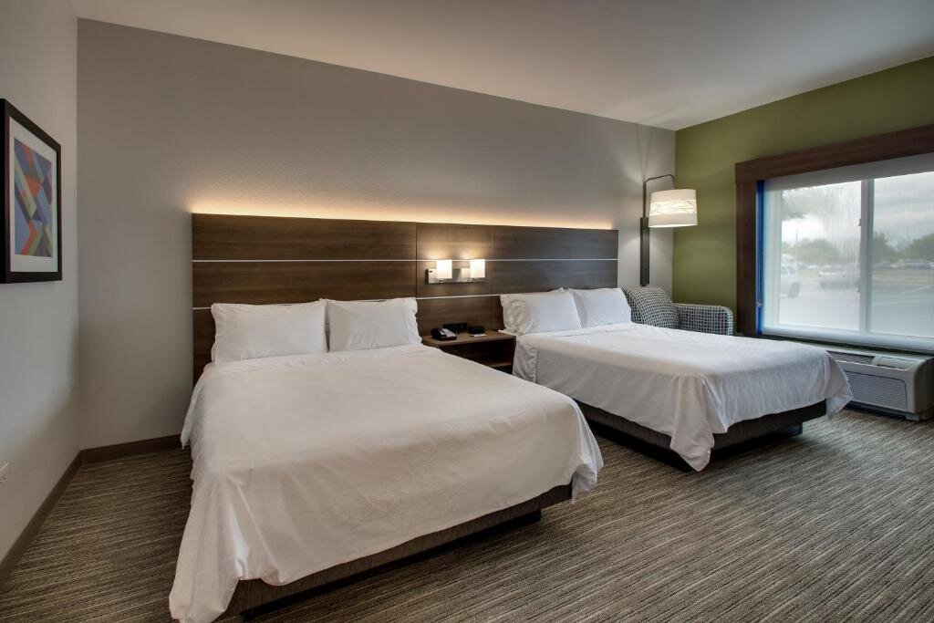 Двухместный номер Executive Holiday Inn Express Hotel & Suites Waukegan/Gurnee, an IHG Hotel