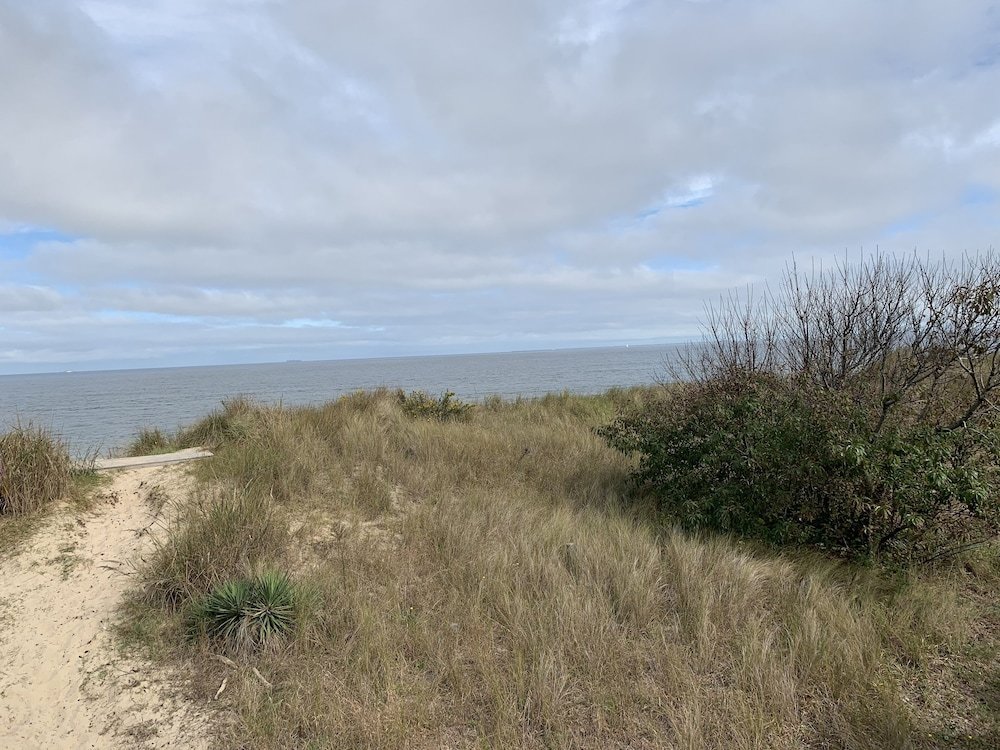 Hütte Sandy Dunes At The Beach - Beachfront, Wi-fi, Pets 3 Bedroom Home by Redawning