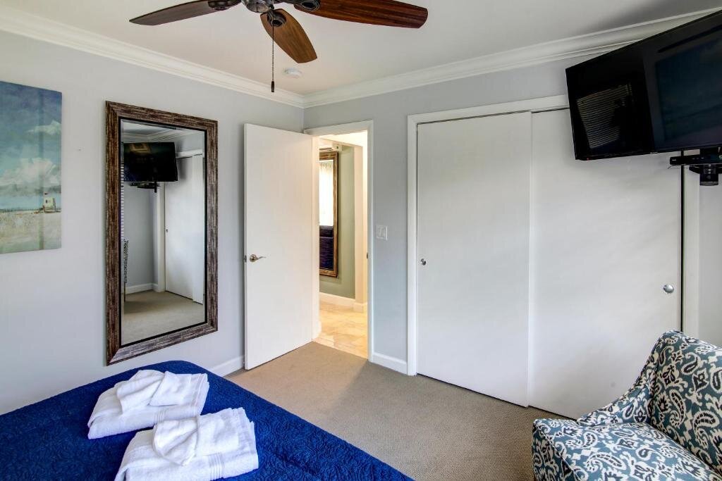 Апартаменты с 2 комнатами May-Dee Suites in Florida