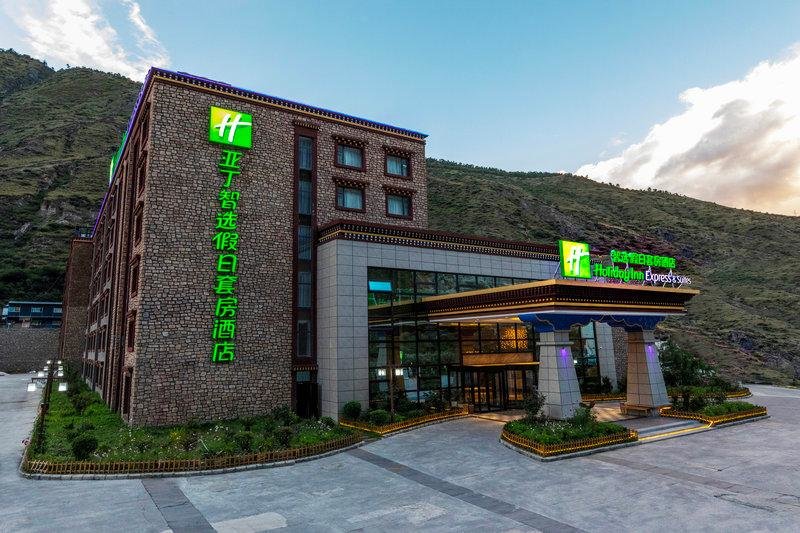 Suite doble con vista Holiday Inn Express Daocheng Yading