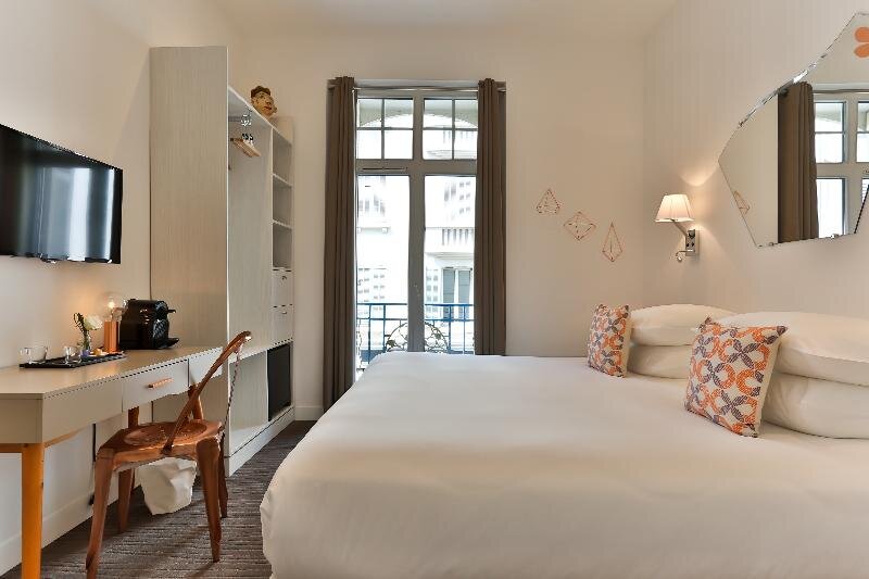 Standard Double room with balcony Hôtel Simone Cannes Centre