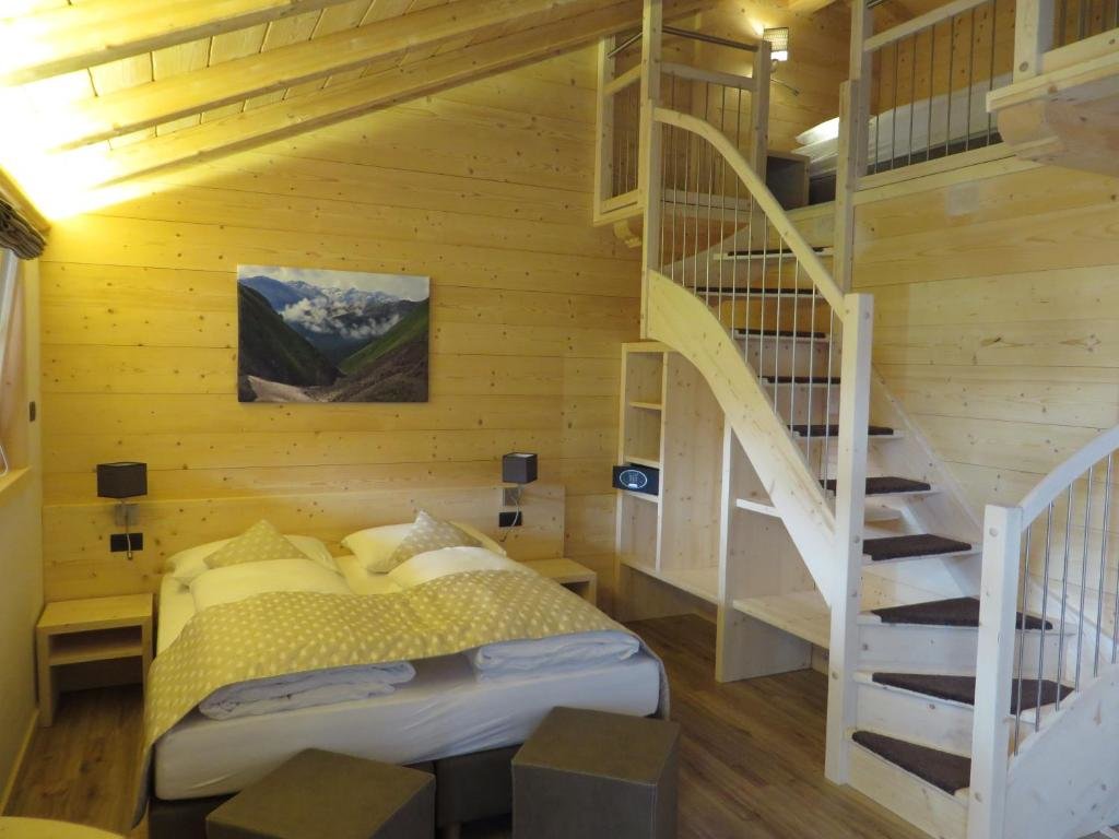 Camera familiare Standard mansarda con vista sulle montagne B&B Ecohotel Chalet des Alpes