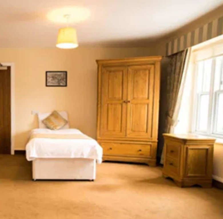 Standard Double room with balcony Cambrian Inn