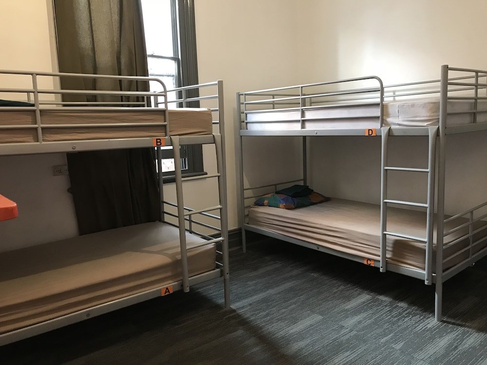 Кровать в общем номере Haus Accommodation