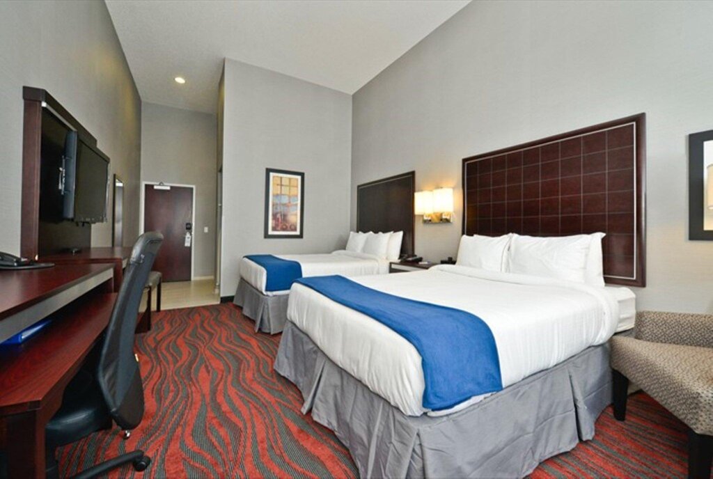 Двухместный номер Standard Holiday Inn Express & Suites Utica, an IHG Hotel