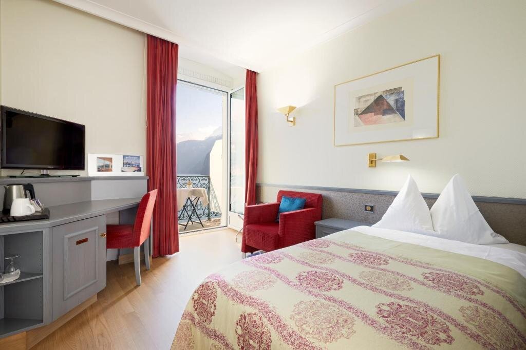 Superior Single room with lake view Seehotel Waldstaetterhof Swiss Quality