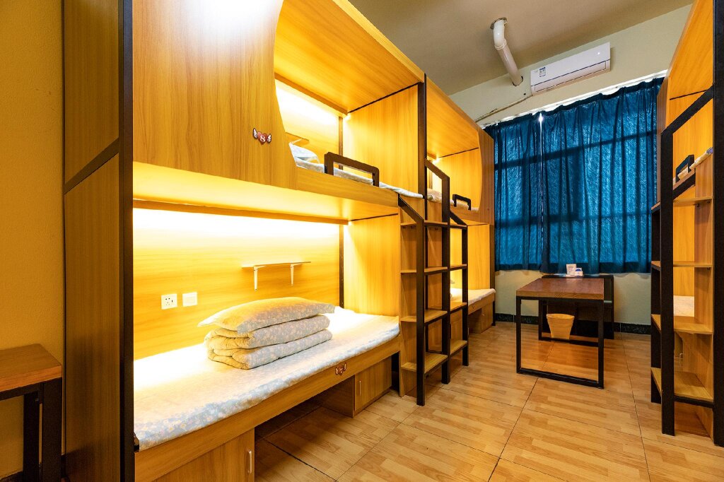 Кровать в общем номере (мужской номер) Chengdu Dreams Travel International Youth Hostel