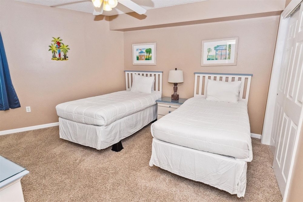 Camera Standard Seacrest 304 is a Gulfview 2 BR on Okaloosa Island by Redawning