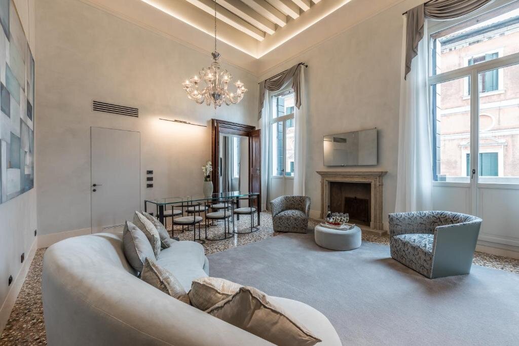 Апартаменты Luxury с 3 комнатами с балконом и с видом на канал Palazzo Morosini Degli Spezieri - Apartments