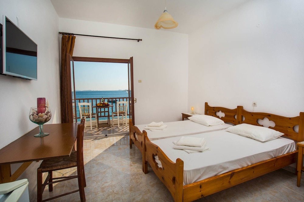Habitación doble Estándar con balcón y con vista al mar Petalides Apartments