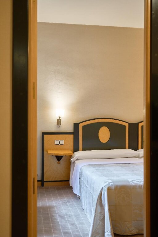 Четырёхместный полулюкс Hotel Macià Cóndor
