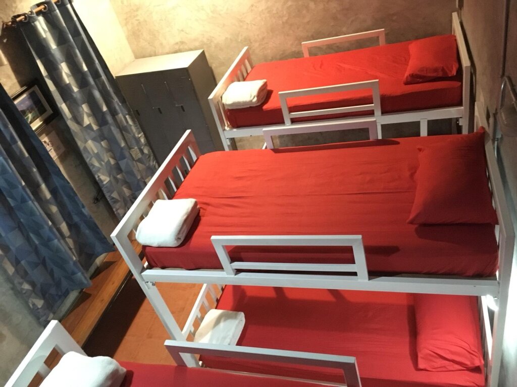 Кровать в общем номере White Jail at Koh Tao Hostel