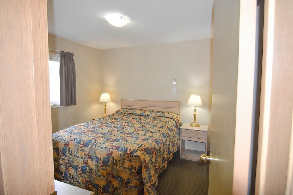 3 Bedrooms Suite with lake view Shoreline Resort Condominiums