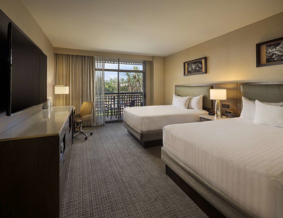Четырёхместный номер Standard Hyatt Regency Scottsdale Resort and Spa