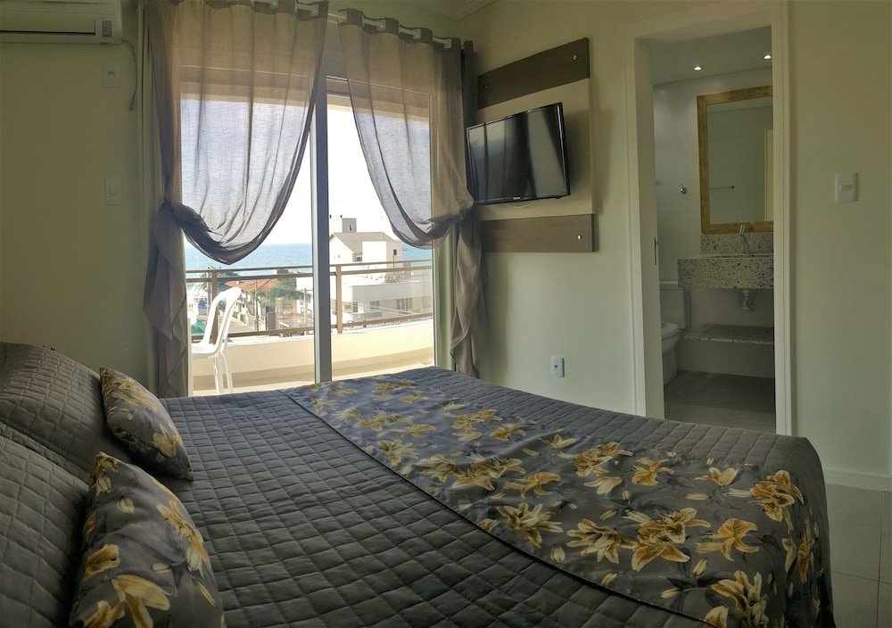2 Bedrooms Deluxe Suite with balcony and with sea view Bomar Residence