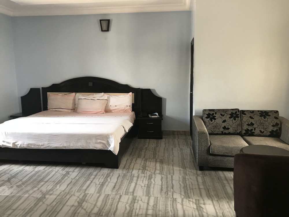 Business Suite PennyHill Suites and Resorts