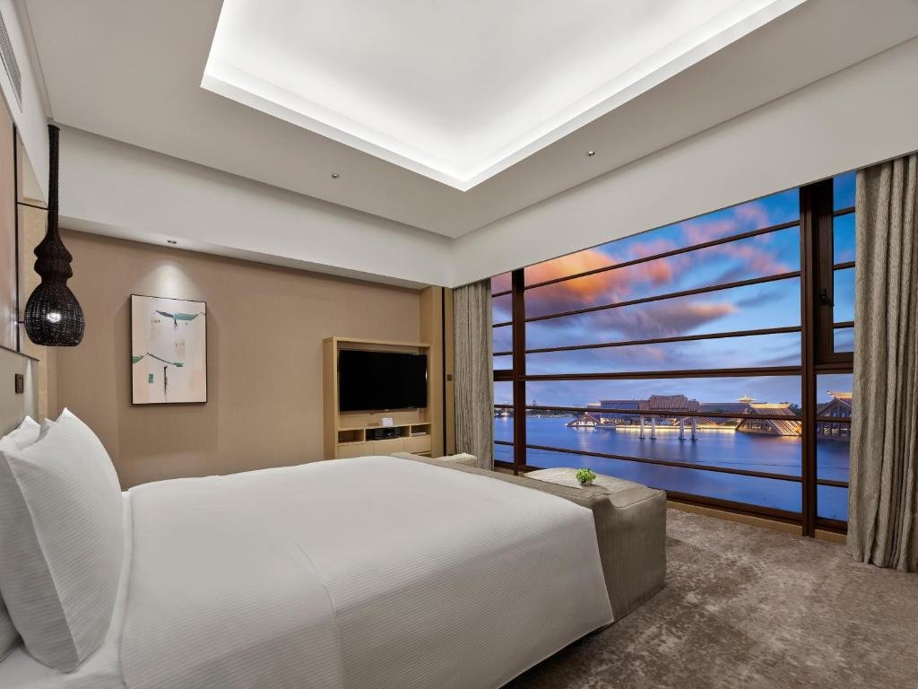 Двухместный люкс Deluxe с видом на озеро Hilton Shanghai Songjiang Guangfulin