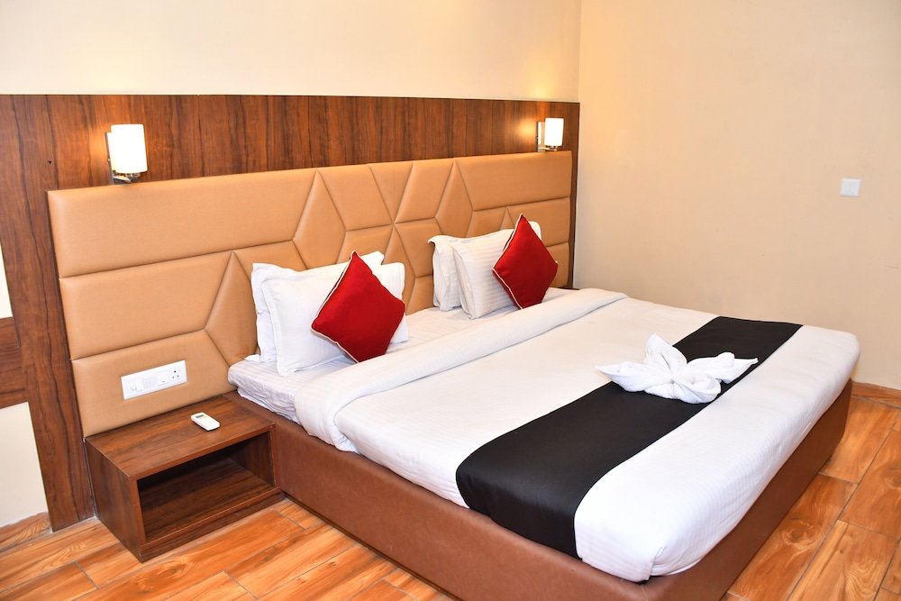 Executive Zimmer Hotel Bhagyaraj Palace - Best Hotel In Kanpur