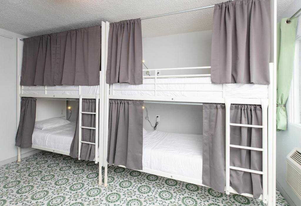 Кровать в общем номере Bungalows Hostel