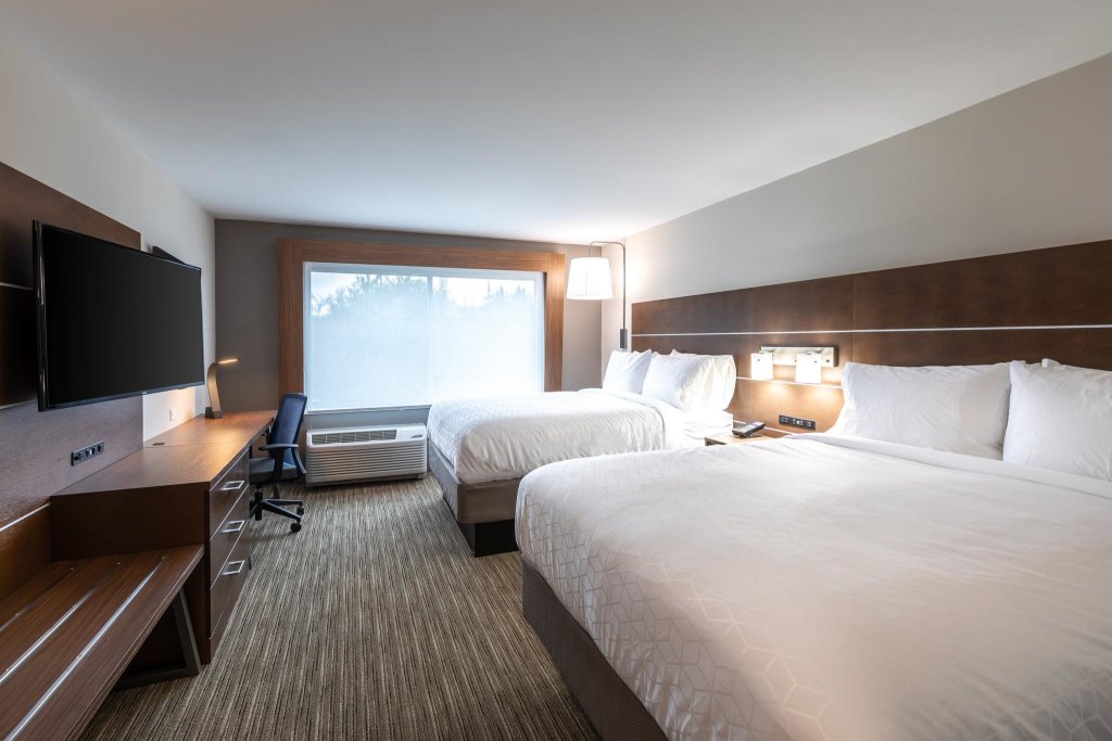 Четырёхместный номер Standard Holiday Inn Express & Suites Gainesville - Lake Lanier Area, an IHG Hotel