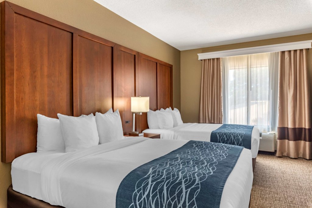 Четырёхместный люкс Comfort Inn & Suites El Dorado