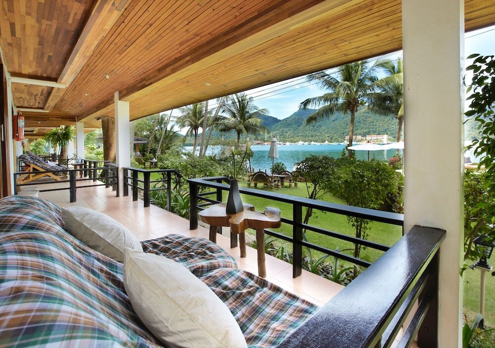 Номер Standard с балконом и beachfront Resolution Resort