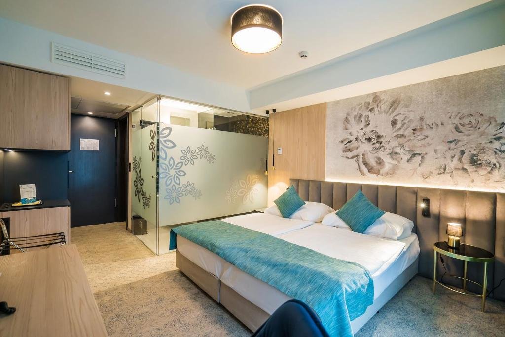 Standard Doppel Zimmer mit Balkon SunGarden Wellness & Conference Hotel