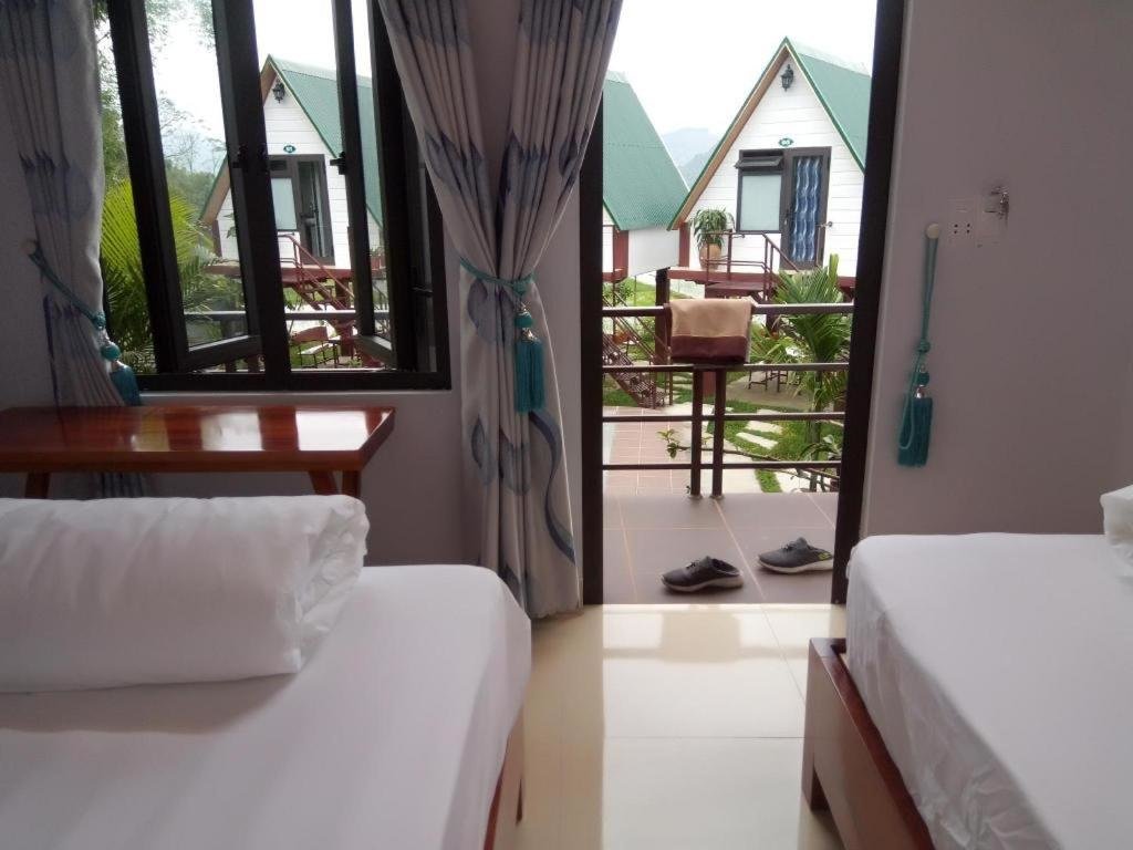 Standard Quadruple room with mountain view Hưng Phát Bungalow
