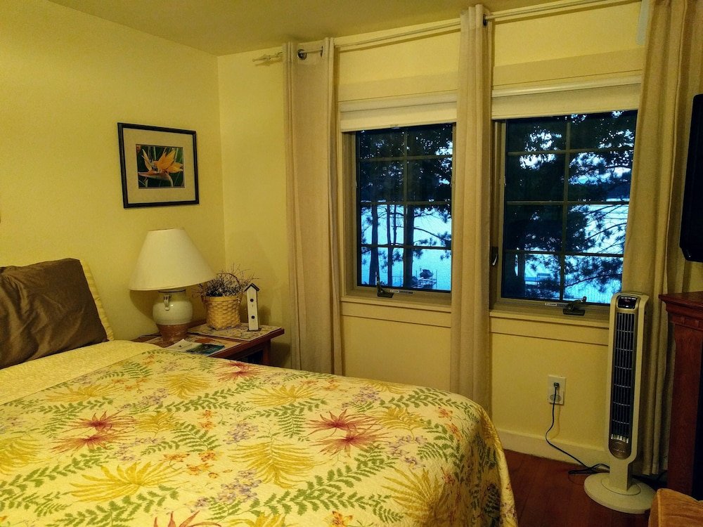 Suite Lake Ripley Lodge w Lake Front Rooms, Grand Porch, Kayaks & Paddleboard