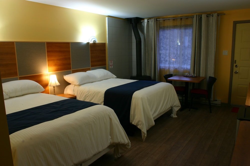 Четырёхместный номер Standard Motel des Pentes et Suites