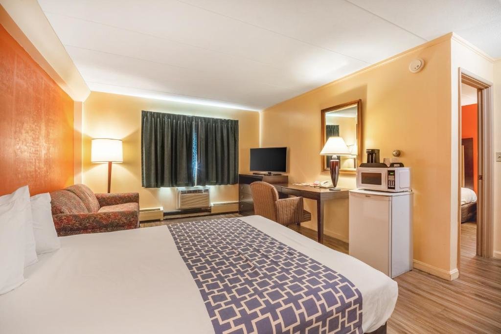 Семейный люкс Econo Lodge Inn & Suites Windsor