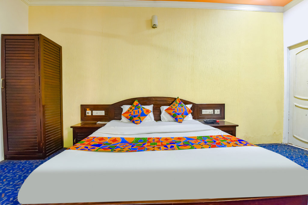 Deluxe Zimmer Fabexpress Riya Revati Resort