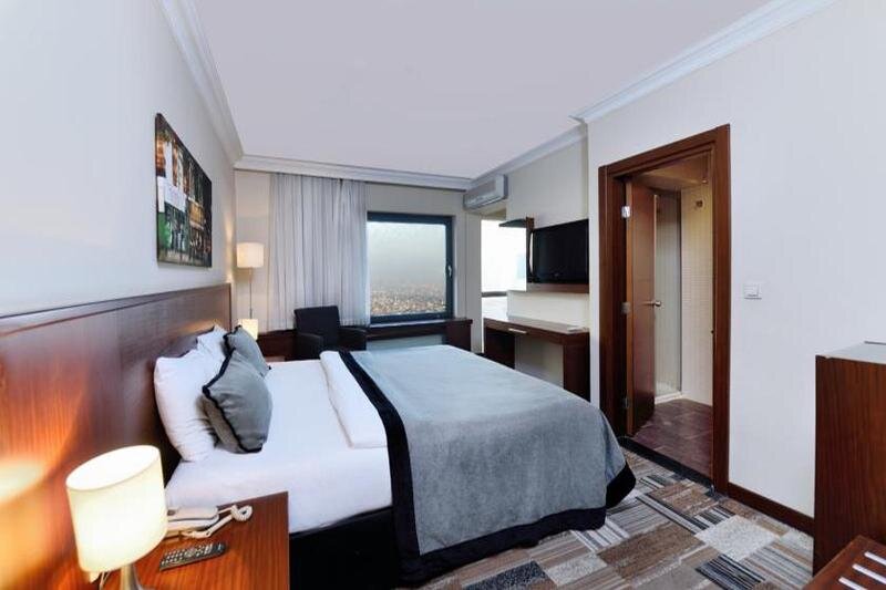 Standard Dreier Zimmer Tiara Thermal & Spa Hotel