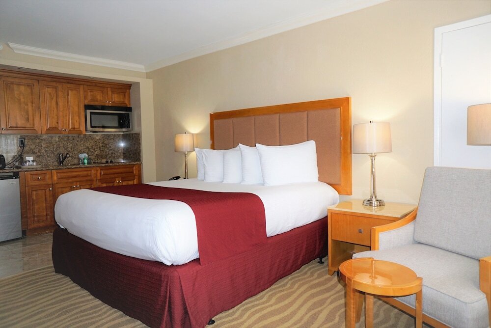 Deluxe Doppel Zimmer mit Balkon und mit eingeschränktem Meerblick Ocean Sky Hotel & Resort