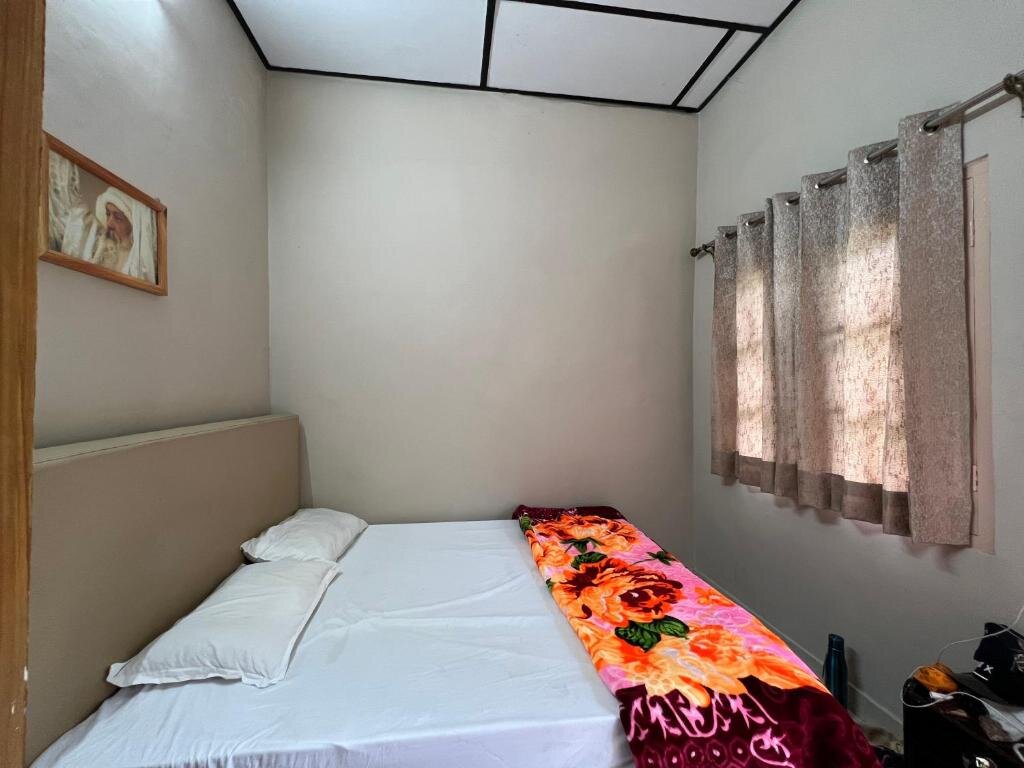 Cama en dormitorio compartido (dormitorio compartido femenino) Osho Himalayas