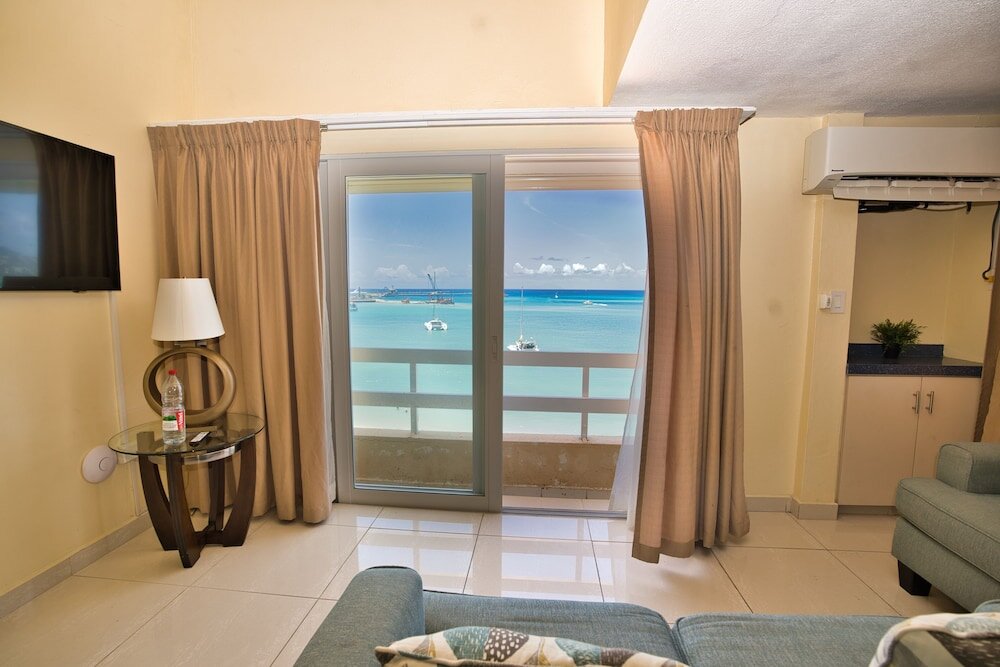 Номер Standard Пентхаус с 2 комнатами с балконом и с видом на океан Horizon View Beach Hotel