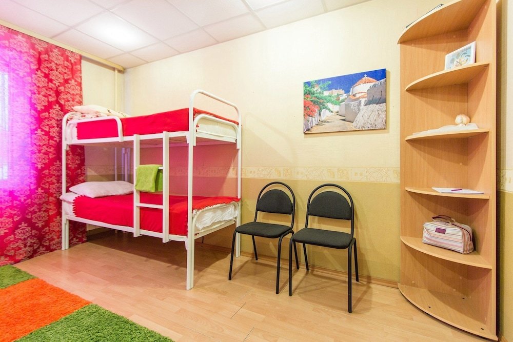 Кровать в общем номере (женский номер) Жилое помещение Красный Диван