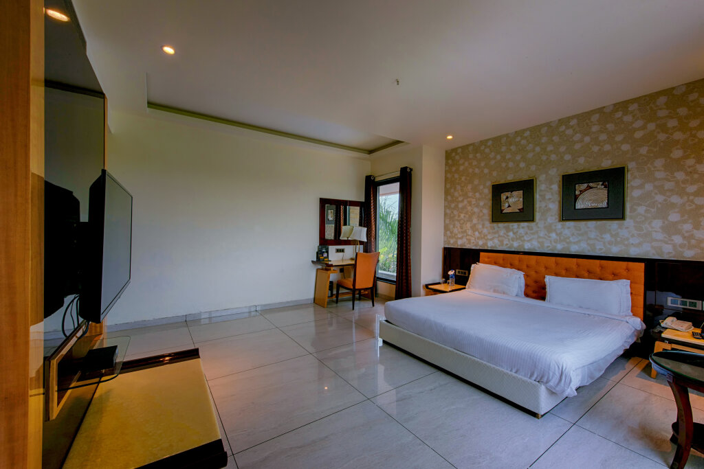 Deluxe room CRESCENT SPA AND RESORTS