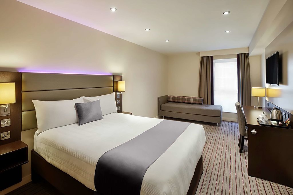 Deluxe Double room Fortune Huddersfield; Sure Hotel Collection