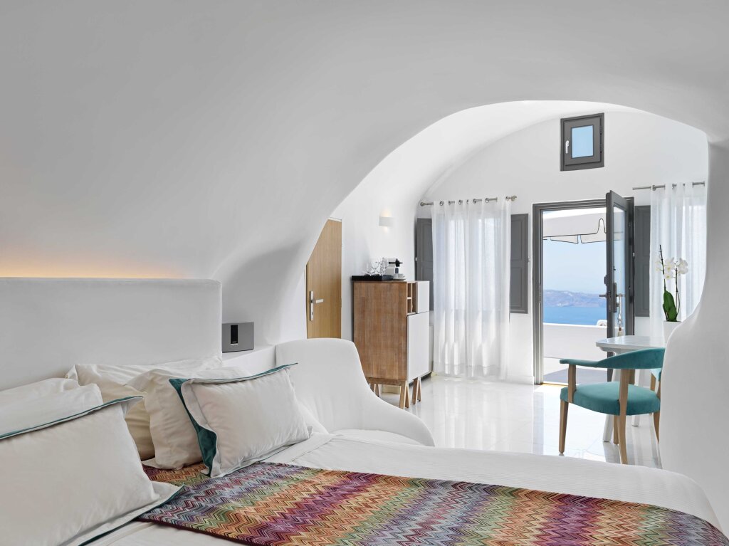 Полулюкс Katikies Chromata Santorini - The Leading Hotels of the World