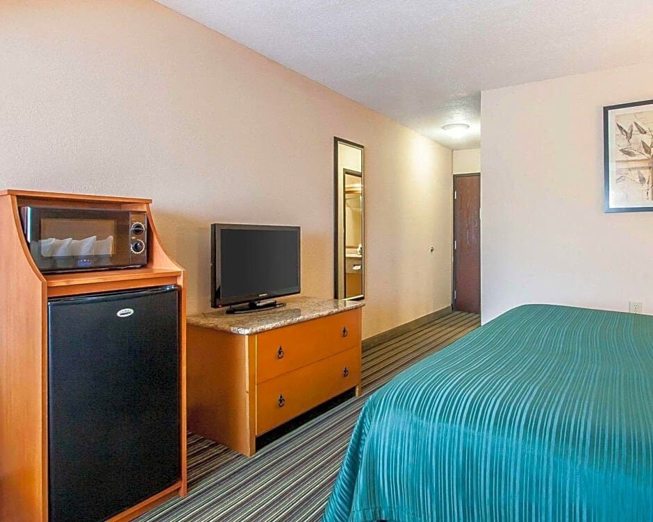 Suite Quality Inn And Suites Centerv