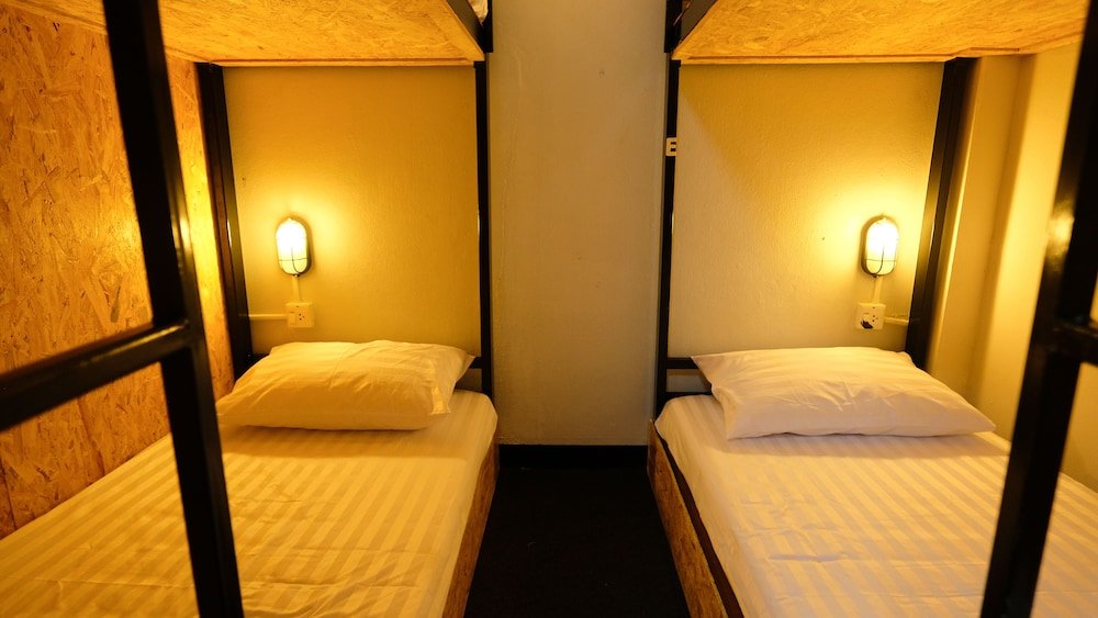 Кровать в общем номере (мужской номер) The Ranking hostel & cafe'