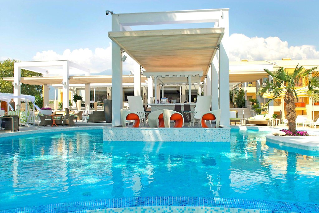 Classique quadruple chambre avec balcon et Vue montagne Litohoro Olympus Resort Villas & Spa