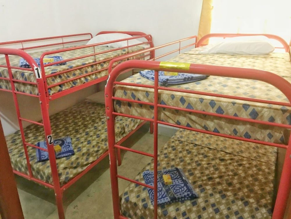 Кровать в общем номере Hostal El Jazmin