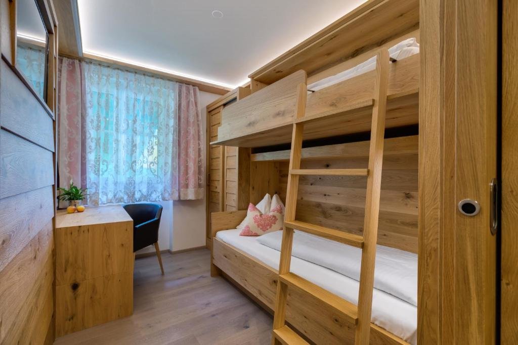 Standard Familie Zimmer mit Balkon Hotel Fischerwirt Natur WaldSPA