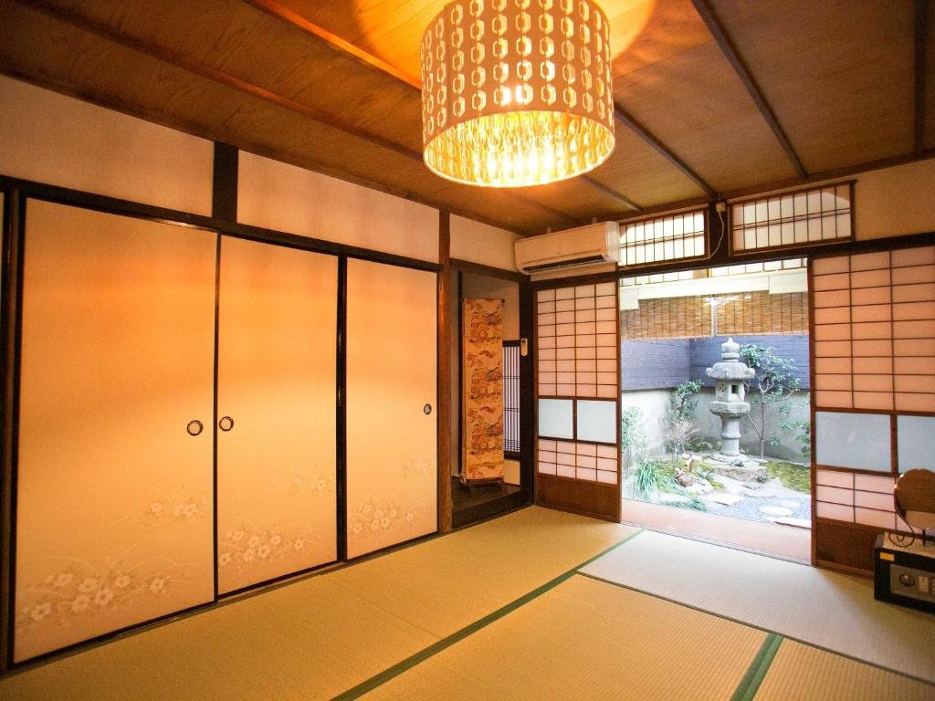 Standard Basement room with garden view Guesthouse HANA Nishijin