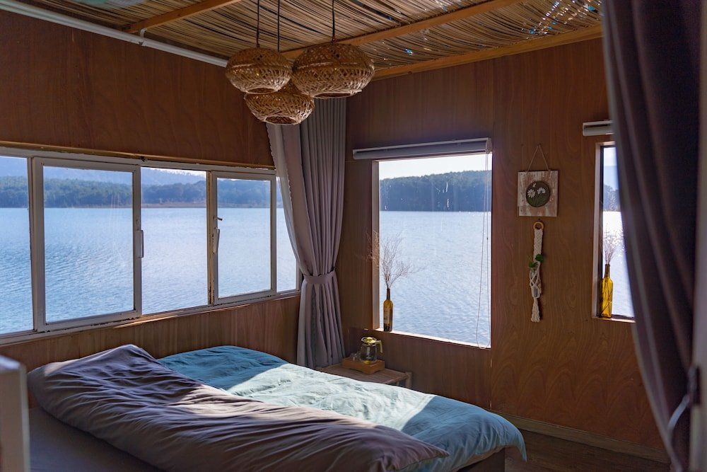 Бунгало с 2 комнатами с видом на озеро The Lake House Dalat