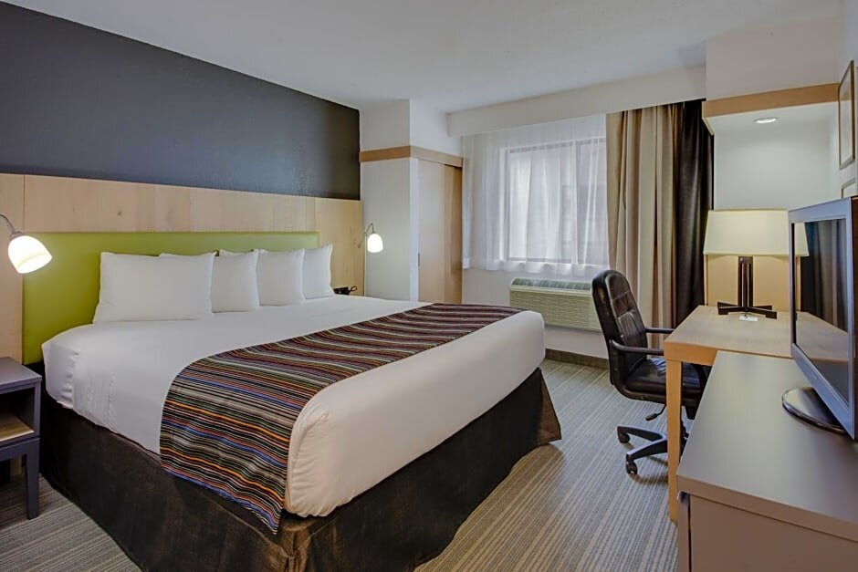 Двухместный люкс Premium c 1 комнатой Country Inn & Suites by Radisson, Frederick, MD