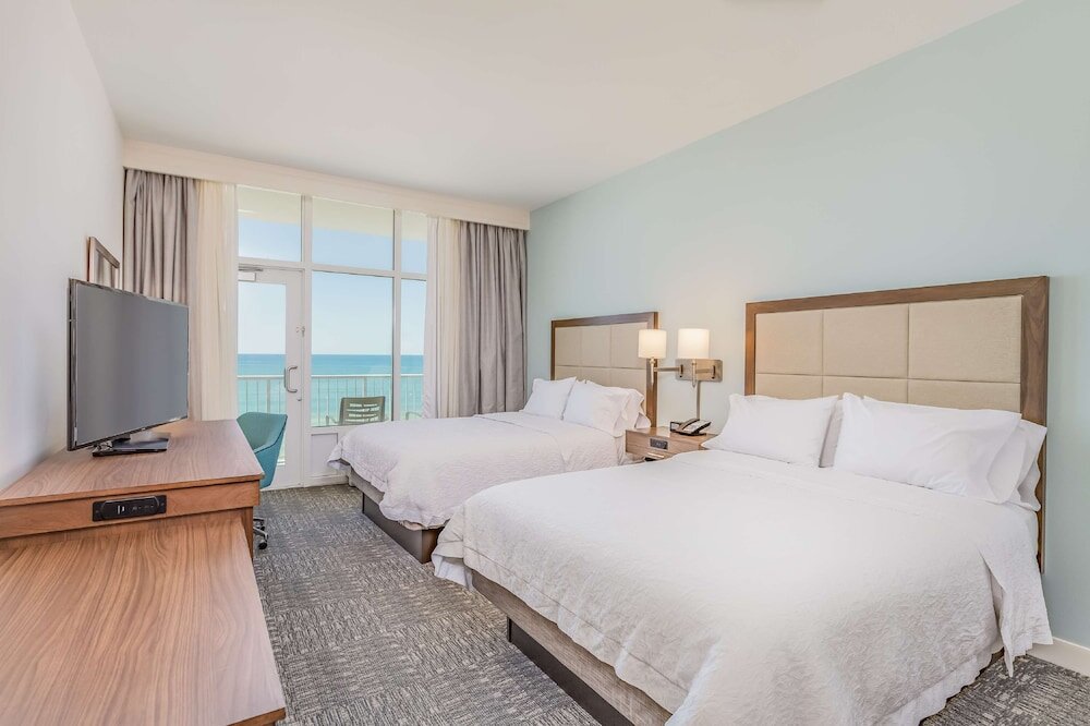 Четырёхместный номер с балконом Hampton Inn & Suites Panama City Beach-Beachfront